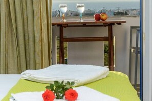 Departamento, 1 habitación, vista al jardín | Caja de seguridad en la habitación, cortinas blackout y insonorización 