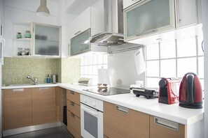 Apartment | Private kitchen | Fridge, oven, stovetop, coffee/tea maker - Amazing Renovated Penthouse In Pagkrati (Kaisariani)