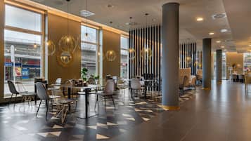 Bữa sáng buffet hàng ngày (17 EUR/mỗi người)