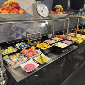 每日付費供應吃到飽自助式早餐