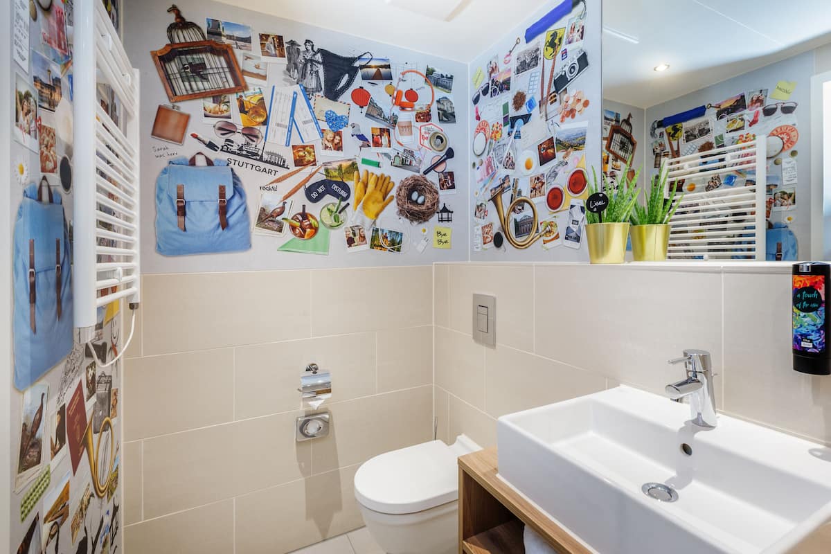 shower, free toiletries, towels