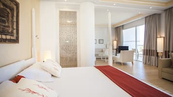 Suite junior, vistas al mar | Cortinas opacas, wifi gratis, ropa de cama