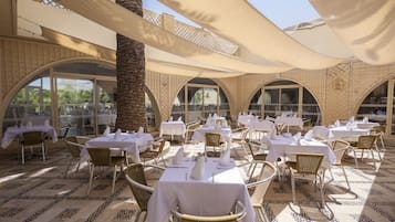 Desayuno bufé gratuito y diario