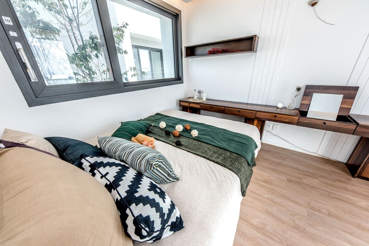 Premium Suite (24) | 2 bedrooms, premium bedding, individually furnished, laptop workspace