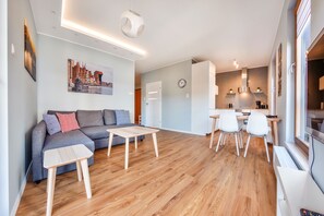Apartment (21A/5) | Living area | Flat-screen TV - Apartamenty Sun & Snow  Bursztynowa (Gdansk)
