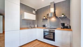 Apartamento (21A/5) | Cocina básica privada | Frigorífico, horno, placa de cocina y lavavajillas