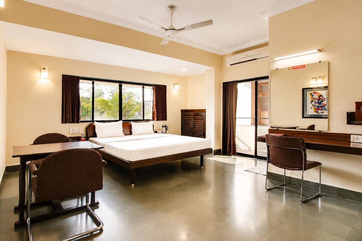Superior Room | In-room safe, desk, laptop workspace, soundproofing