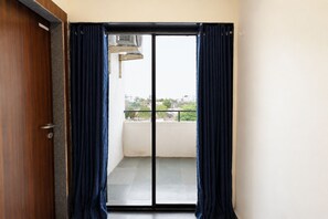 Superior Room | Balcony - Hotel Hospice Near Surat Railway Station (Surat)