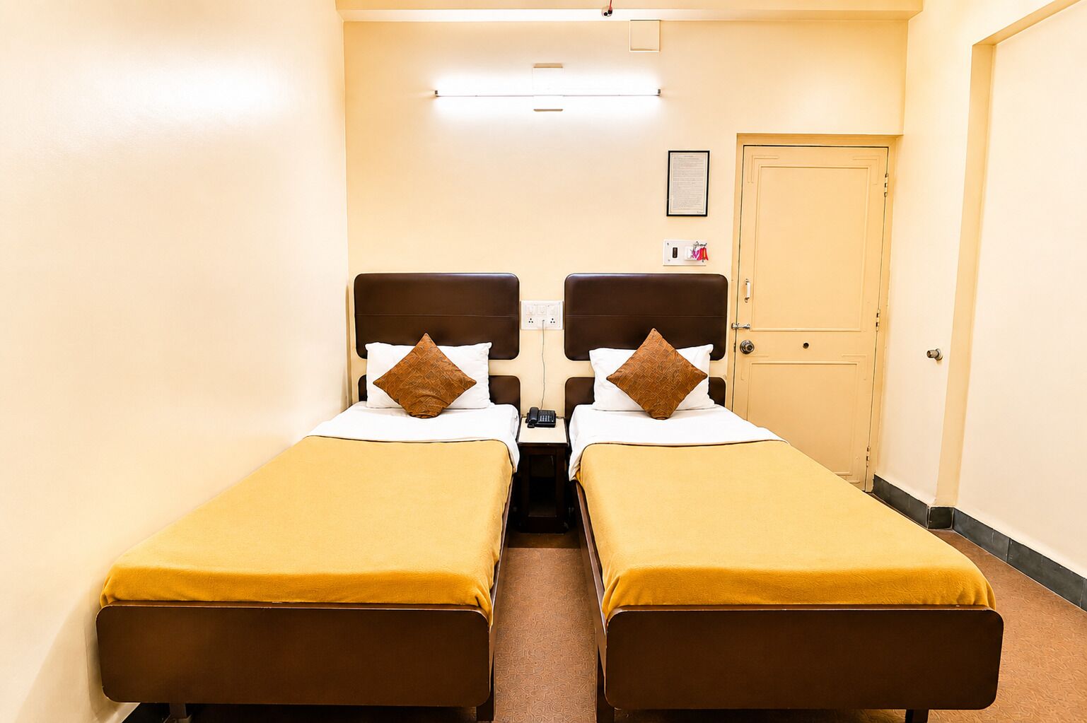 Deluxe Room | In-room safe, desk, laptop workspace, soundproofing
