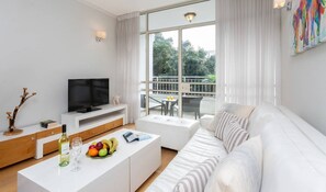 Appartamento Premium | Area soggiorno | TV LCD