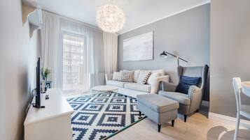 Apartamento (1503B) | Sala de estar | Una televisión de pantalla plana