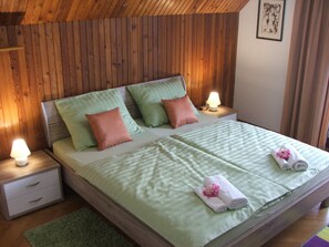 Basic-Apartment, Bergblick | Schreibtisch, Verdunkelungsvorhänge, schallisolierte Zimmer