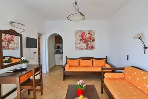 Suite estudio | Sala de estar | Televisión de pantalla plana 