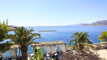 Petit déjeuner, déjeuner et dßner servis sur place, vue sur la plage