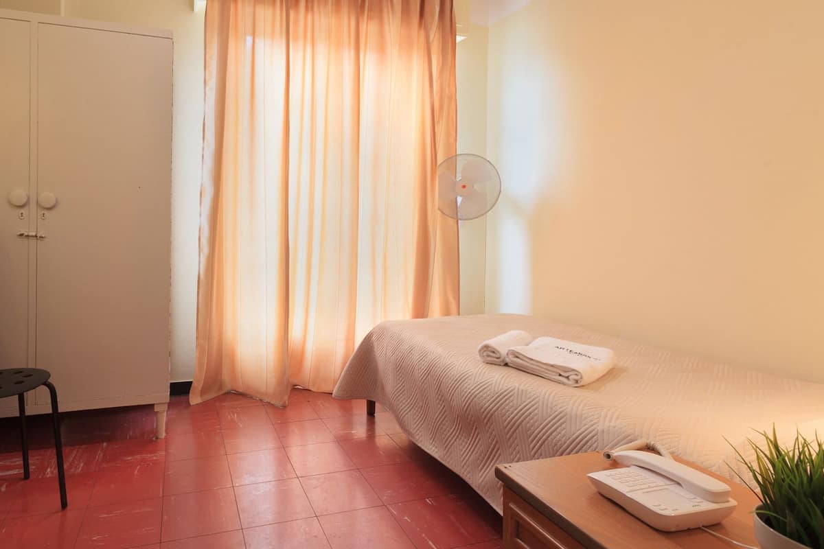 Single Room, Shared Bathroom | Minibar, iron/ironing board, free WiFi, bed sheets