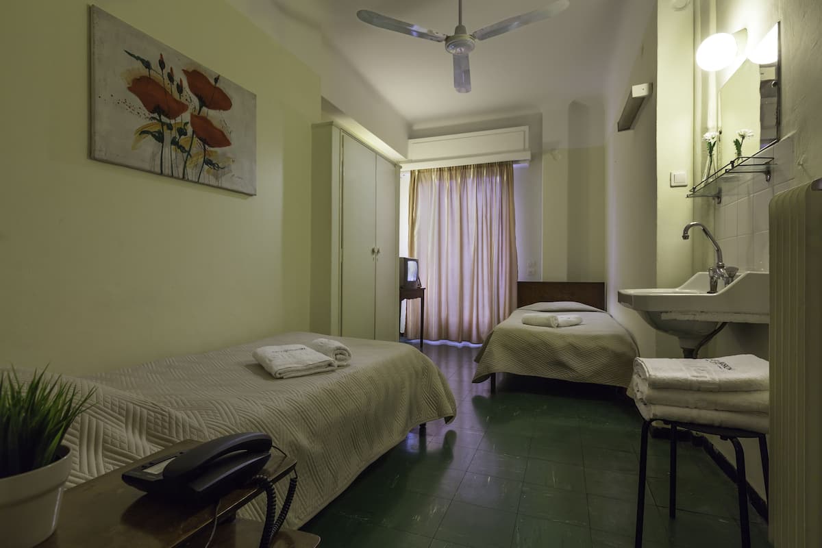 Minibar, iron/ironing board, free WiFi, bed sheets
