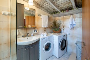 House | Bathroom