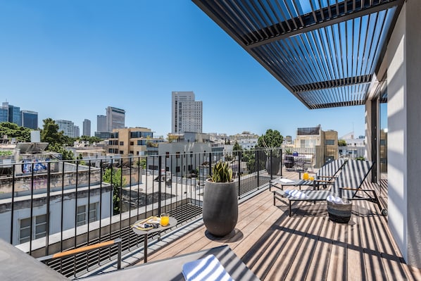 Superior-Penthouse, 4 Schlafzimmer, Terrasse, Stadtblick | Terrasse/Patio