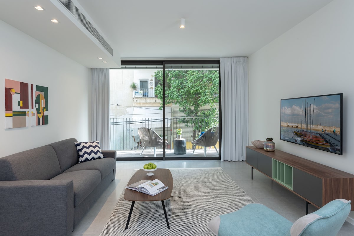 Apartment, 1 Bedroom, Balcony | Living area | 43-inch Smart TV with satellite channels, TV