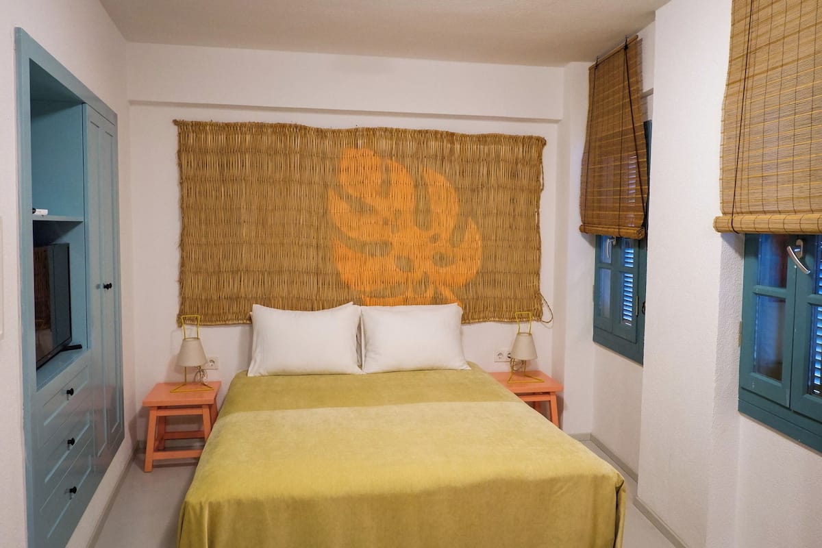 Economy Double Room, 1 Double Bed | 1 bedroom, premium bedding, individually decorated