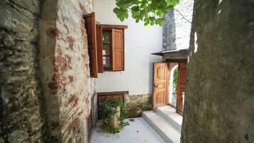 Panoramic Studio Suite | Garden view