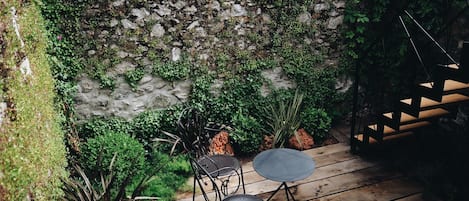 Panoramic-Studiosuite | Blick auf den Garten