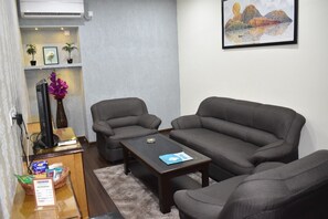 Basic Suite | Living area - Hotel Radhika Regency (Rourkela)