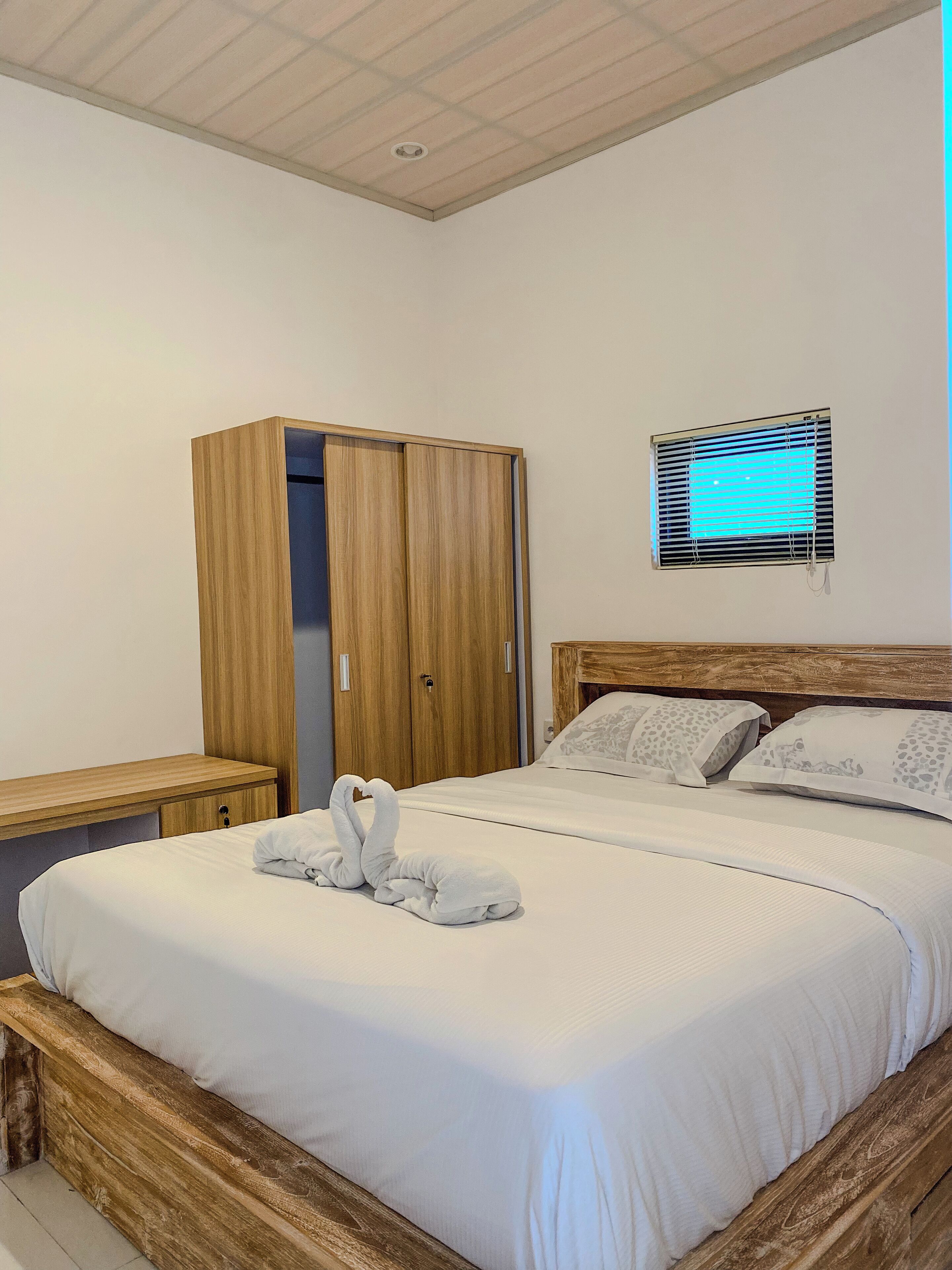 Standard Double Room | Free WiFi, bed sheets