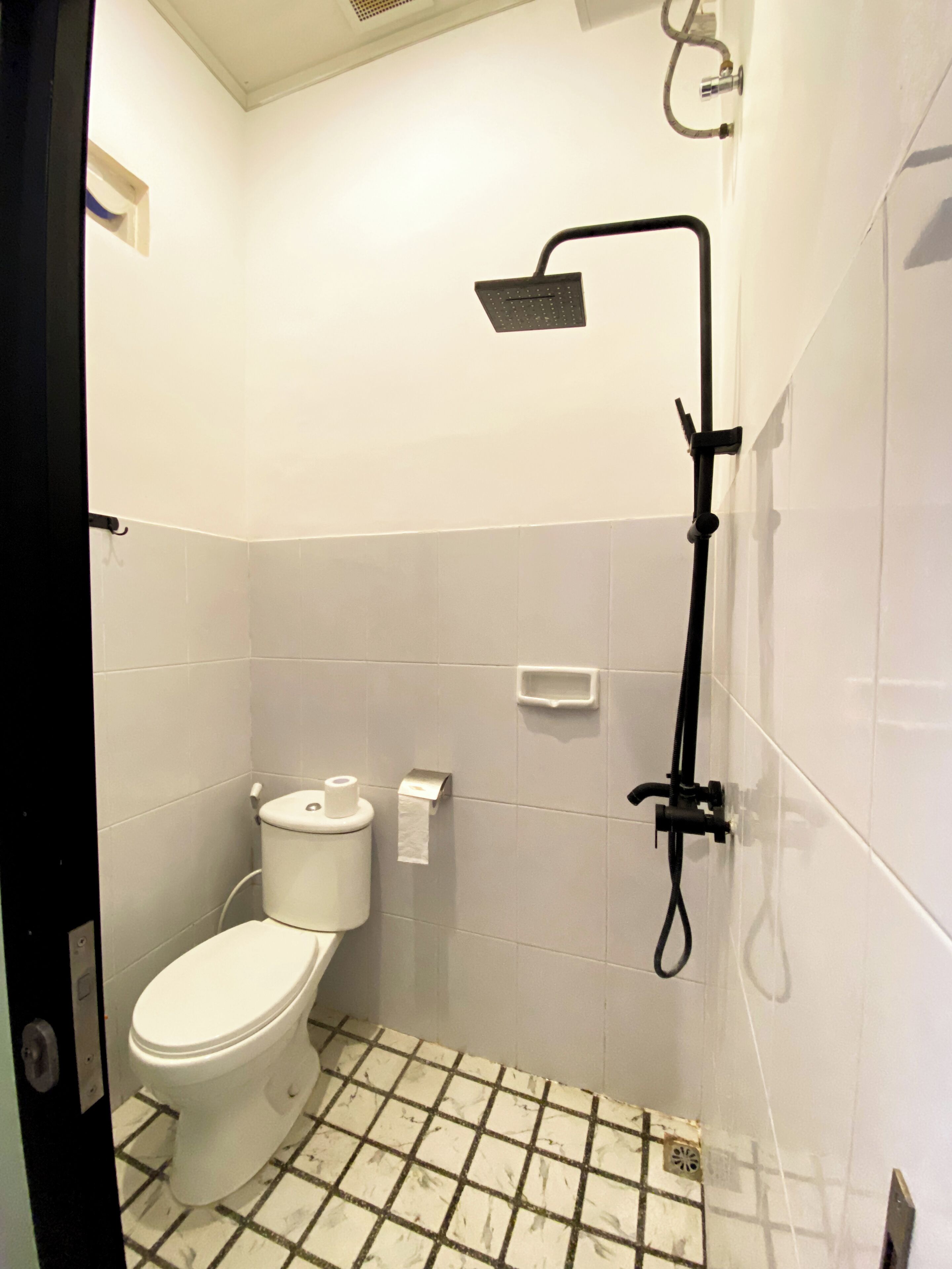 Standard Double Room | Bathroom | Shower, free toiletries, towels, soap
