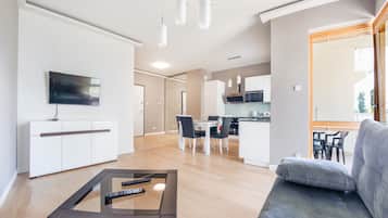 Studio (96C/11) | Living area | Flat-screen TV