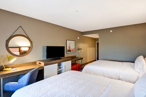 Premium bedding, desk, blackout drapes, iron/ironing board - Hampton Inn & Suites Tucson Tech Park (Tucson)