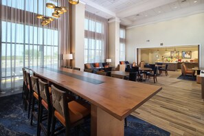 Buffet déjeuner gratuit tous les jours