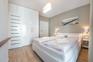 Apartment (9B/22) | Individually decorated, individually furnished, laptop workspace