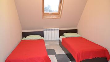 Standard-Zweibettzimmer | Wohnbereich | Fernseher