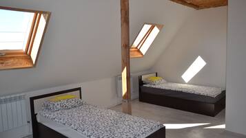 Kolmen hengen standard-huone | Oleskelualue | Televisio