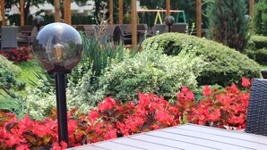 A garden area with a pergola, seating, and a spherical decorative object. - Aparthotel Marina Holiday Club & Spa (Pomorie)