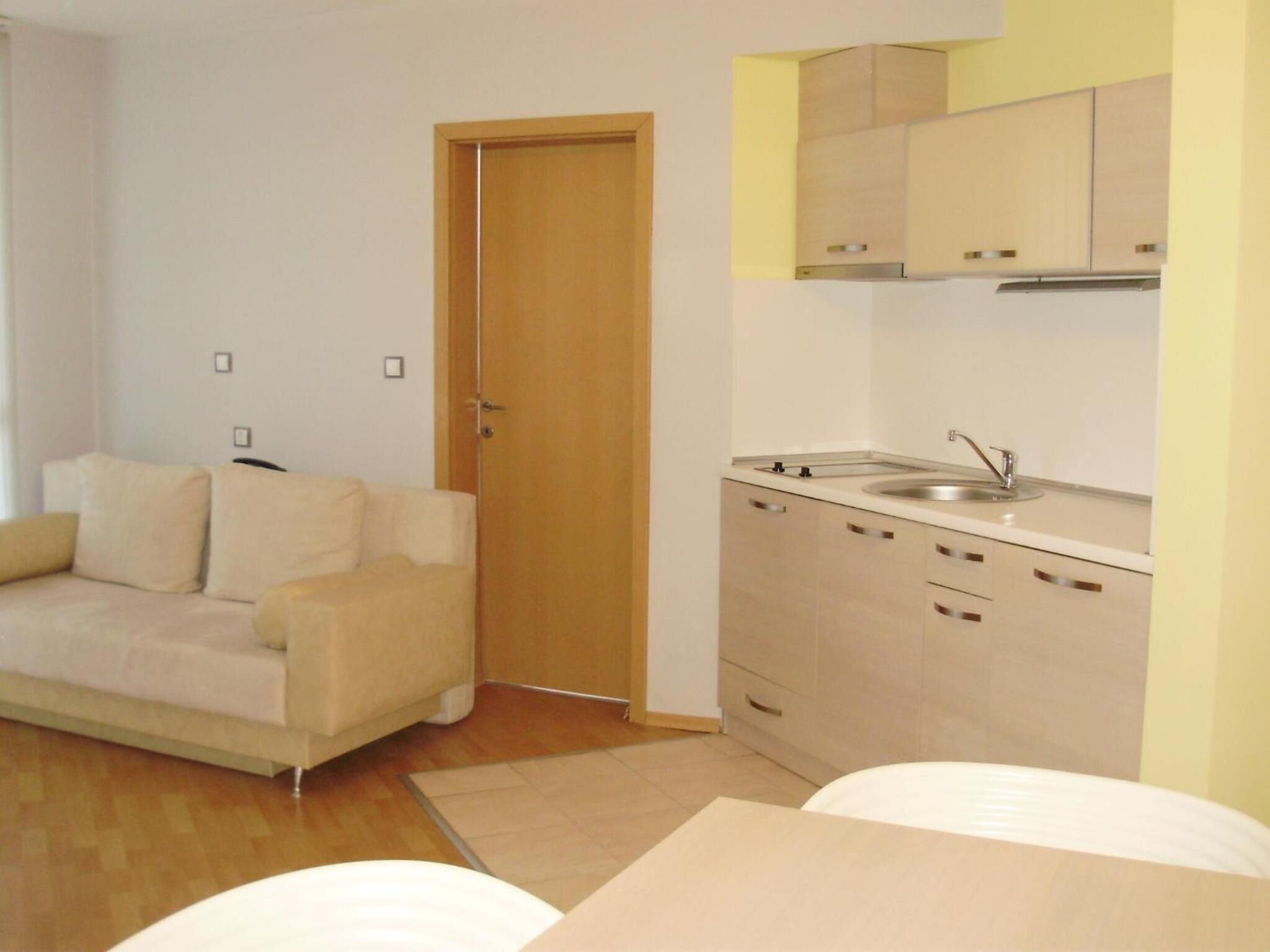 flat-screen tv, dvd player