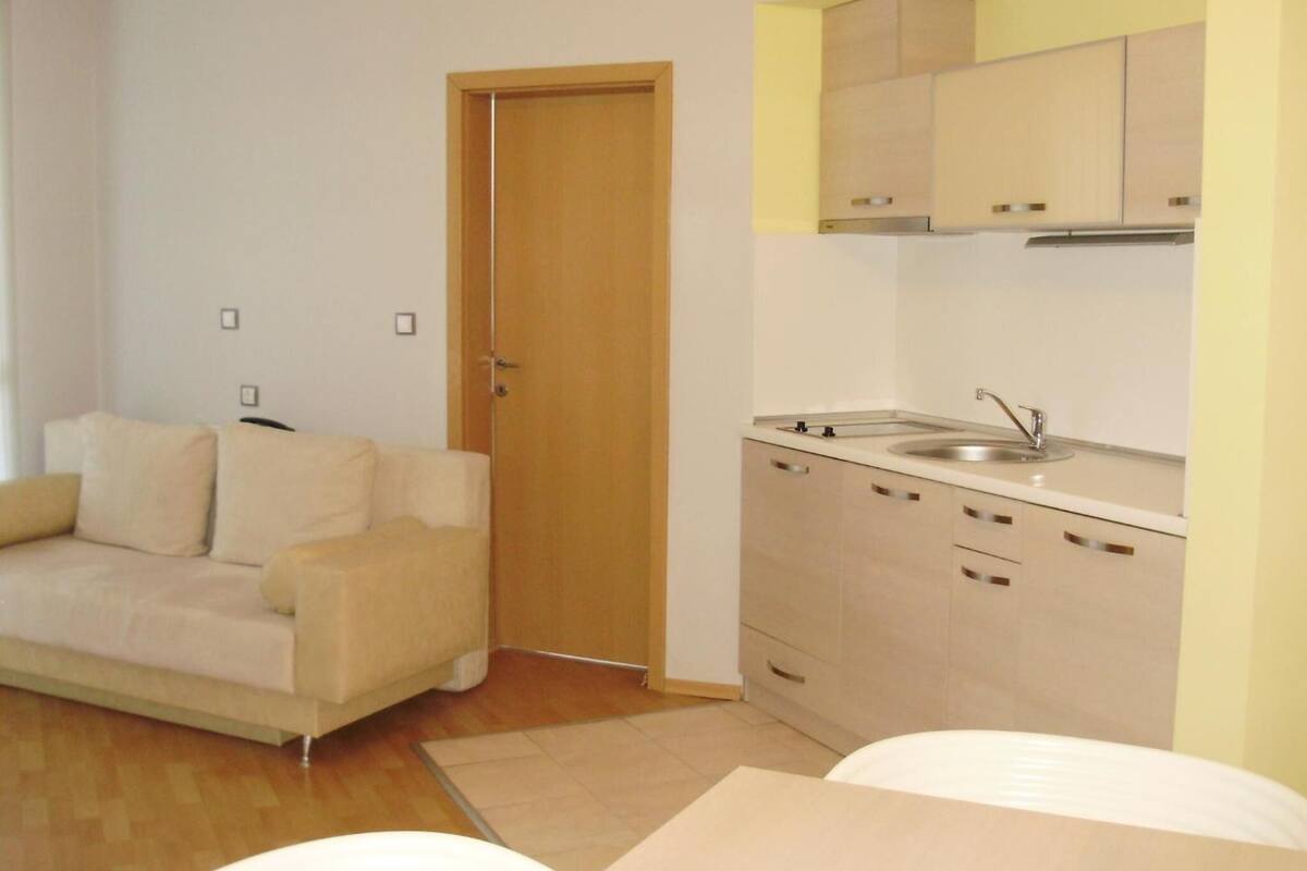 flat-screen tv, dvd player