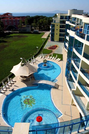 Seasonal outdoor pool - Aparthotel Marina Holiday Club & Spa (Pomorie)
