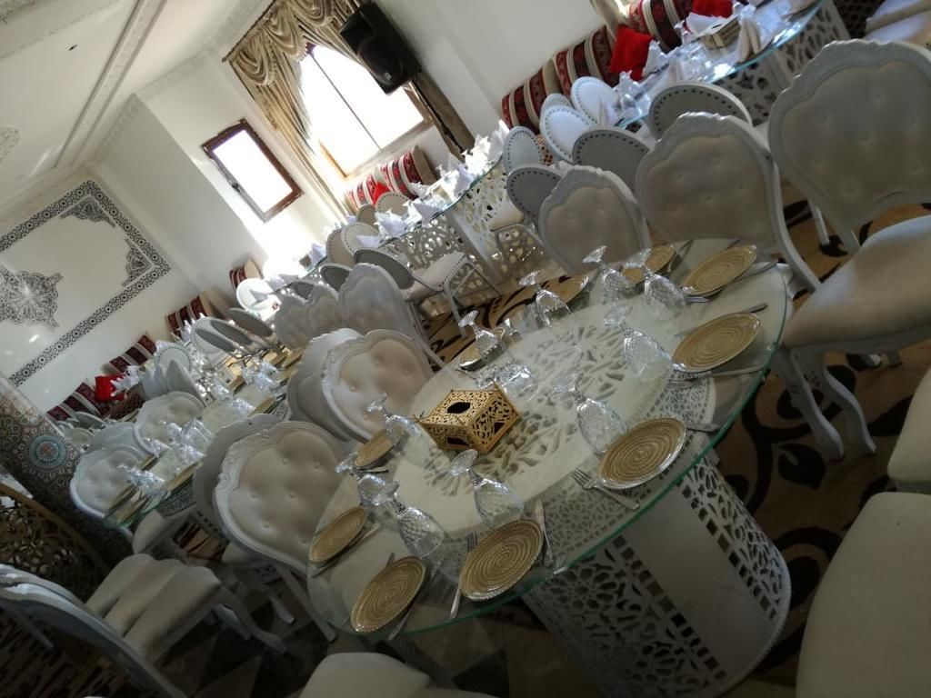 Breakfast, lunch, dinner served; local and international cuisine 