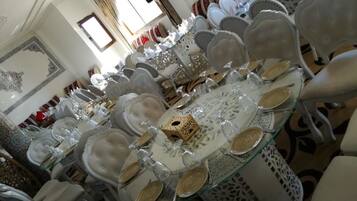 Breakfast, lunch, dinner served; local and international cuisine