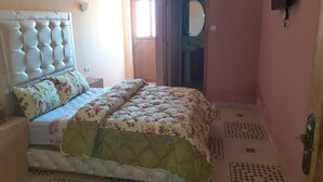 Quarto elite, 1 cama de casal, vista para a montanha | Camas extras/dobráveis (sobretaxa), Wi-Fi de cortesia, roupa de cama