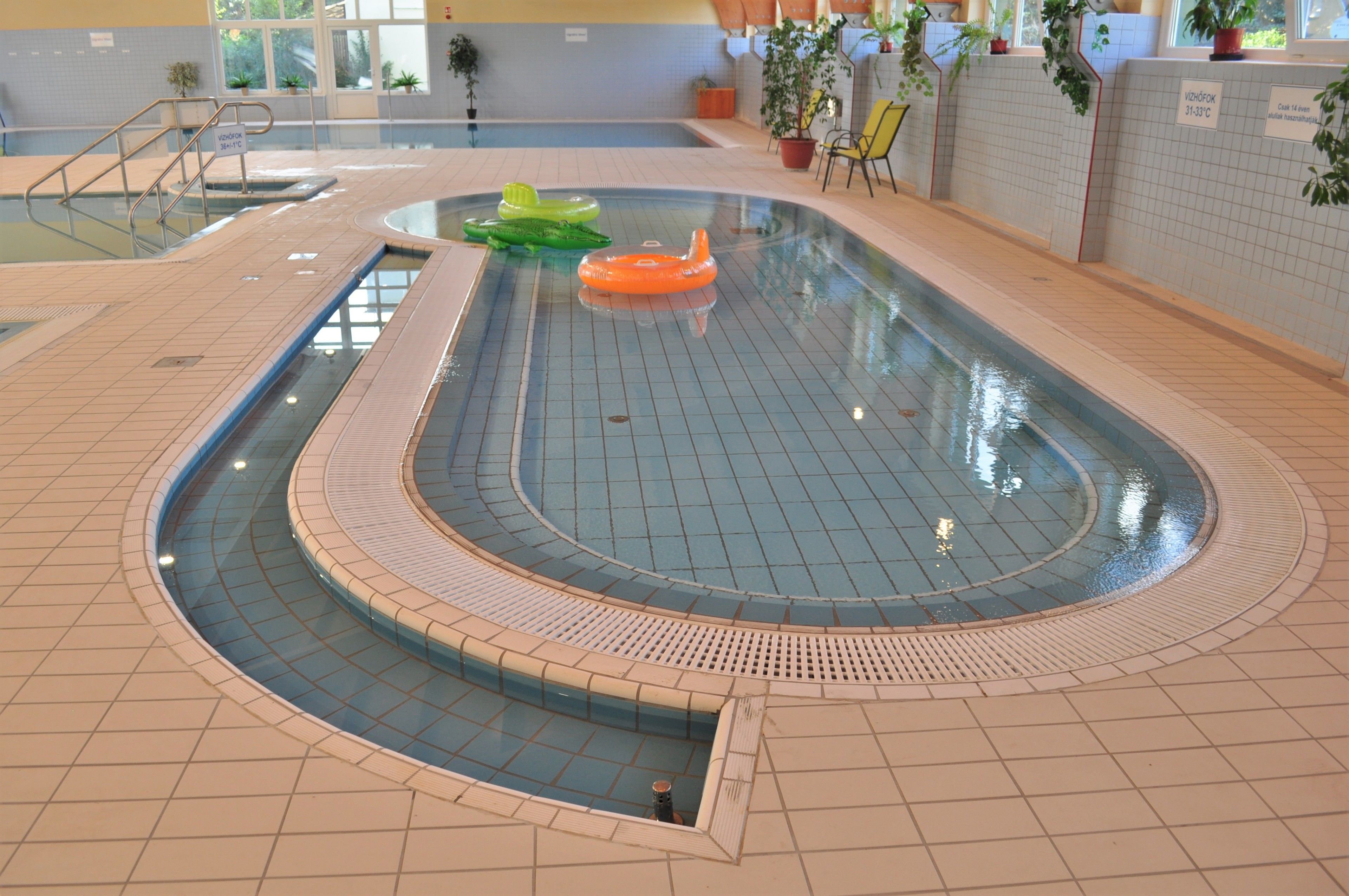 2 indoor pools, 2 outdoor pools, pool umbrellas, pool loungers