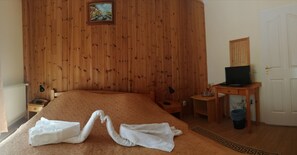 Minibar, escritorio, cortinas blackout y sistema de insonorización