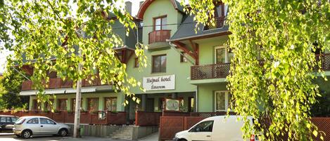 Framhlið gististaðar