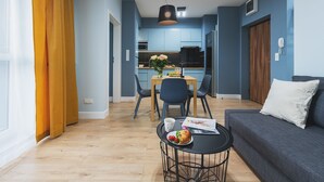 Business Apartment | Living area | Flat-screen TV