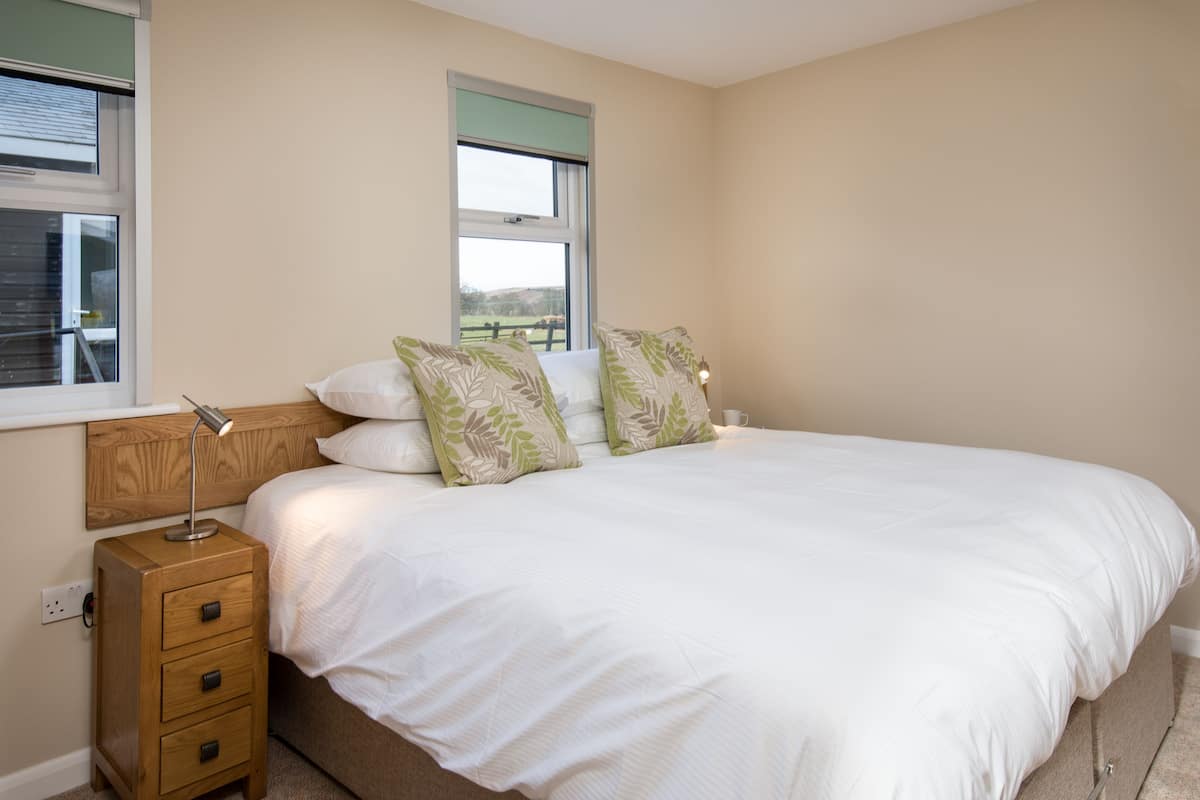 Double or Twin Room, Accessible | Desk, laptop workspace, free WiFi, bed sheets