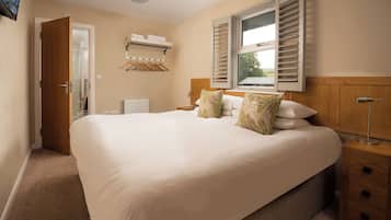 Escritorio, espacio para trabajar con laptop y wifi gratis