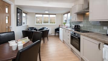 Refrigerador, microondas, horno, lavavajillas