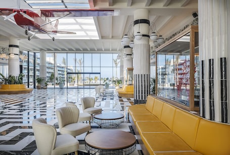 Lobby sitting area. Ocean Coral Spring - All Inclusive